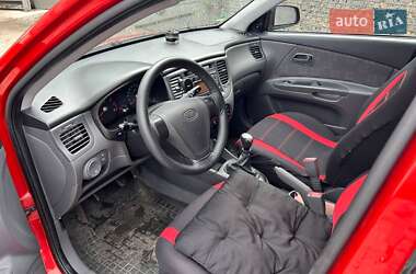 Хэтчбек Kia Rio 2009 в 