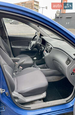 Хэтчбек Kia Rio 2007 в 