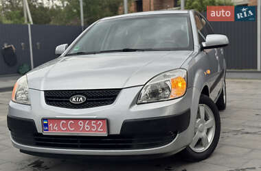 Хэтчбек Kia Rio 2006 в 