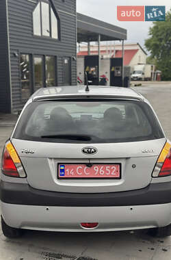 Хэтчбек Kia Rio 2006 в 