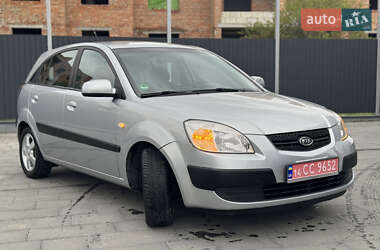 Хэтчбек Kia Rio 2006 в 