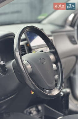 Хэтчбек Kia Rio 2006 в 