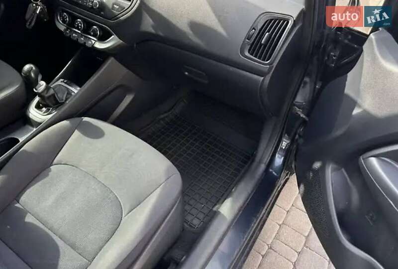 Седан Kia Rio 2013 в Киеве