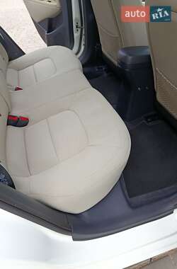 Хетчбек Kia Rio 2012 в 