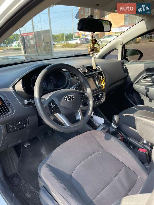 Хэтчбек Kia Rio 2012 в Киеве
