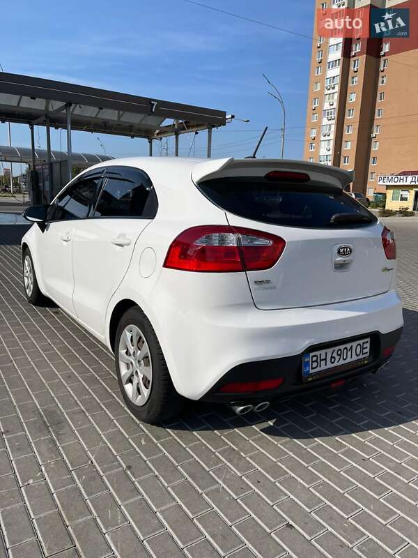 Хэтчбек Kia Rio 2012 в Киеве
