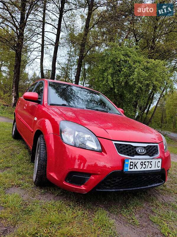 Седан Kia Rio 2010 в 