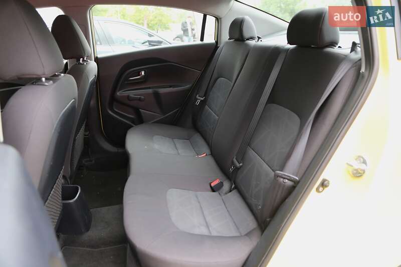 Седан Kia Rio 2015 в Києві