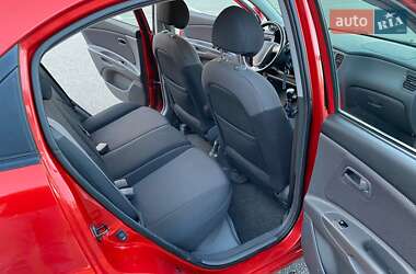 Хэтчбек Kia Rio 2005 в 