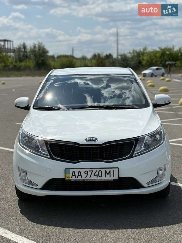 Хэтчбек Kia Rio 2012 в 