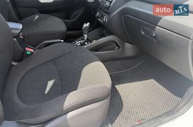 Хэтчбек Kia Rio 2012 в 
