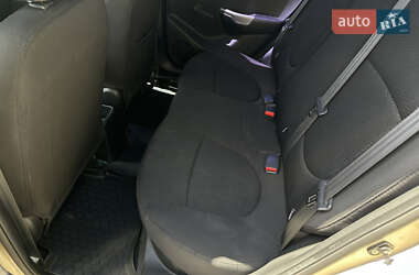 Седан Kia Rio 2012 в 