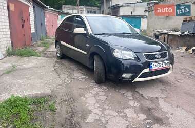 Хетчбек Kia Rio 2010 в 