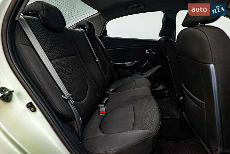 Седан Kia Rio 2012 в Киеве