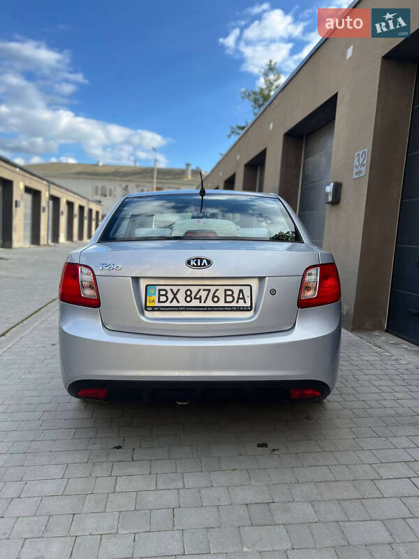 Седан Kia Rio 2010 в Каменец-Подольском