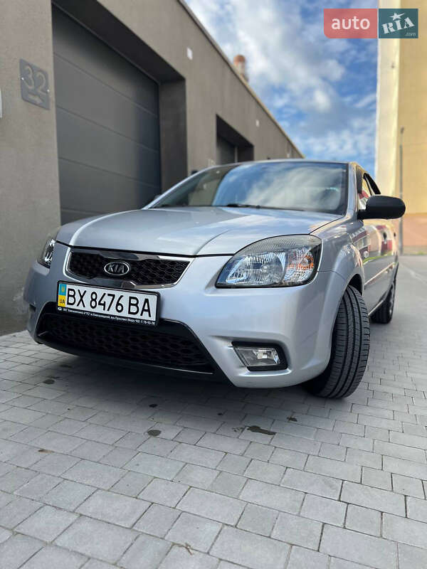Седан Kia Rio 2010 в Каменец-Подольском