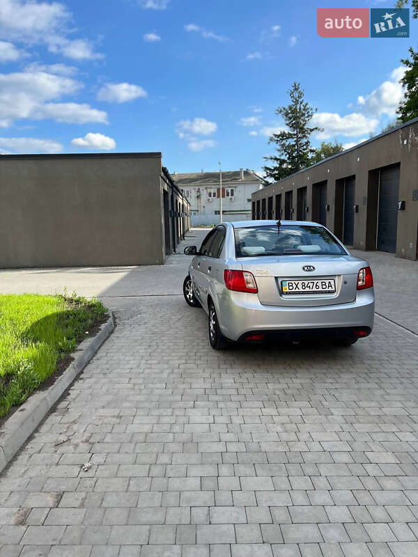 Седан Kia Rio 2010 в Каменец-Подольском