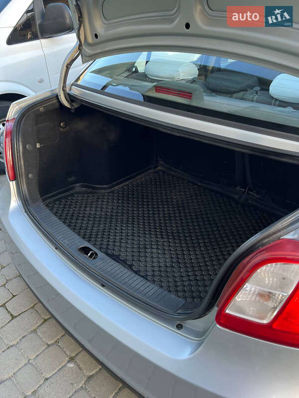Седан Kia Rio 2010 в Каменец-Подольском