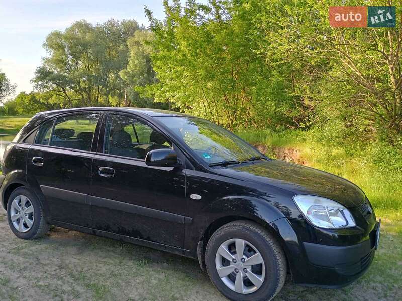 Хэтчбек Kia Rio 2009 в Гадяче