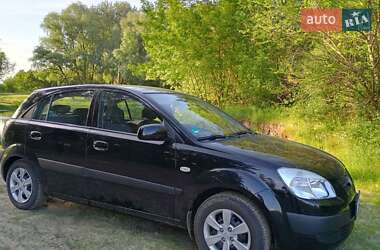 Хэтчбек Kia Rio 2009 в 