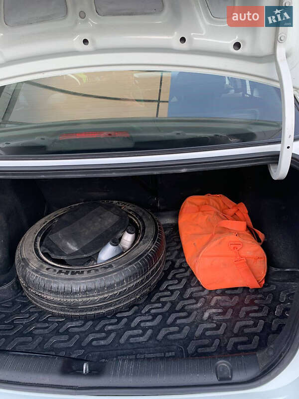 Седан Kia Rio 2012 в Хмельницком