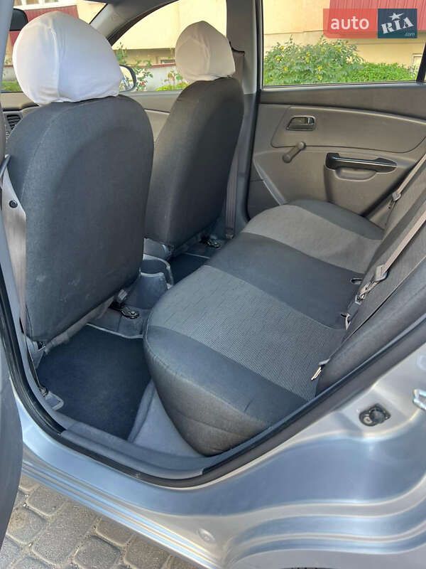 Седан Kia Rio 2010 в Каменец-Подольском