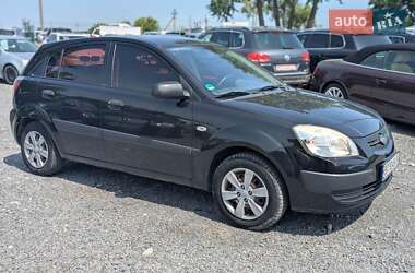 Хэтчбек Kia Rio 2009 в 
