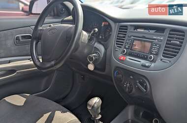 Хэтчбек Kia Rio 2009 в 