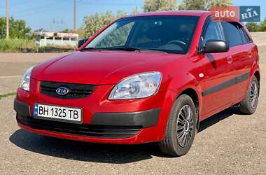 Хэтчбек Kia Rio 2008 в Одессе