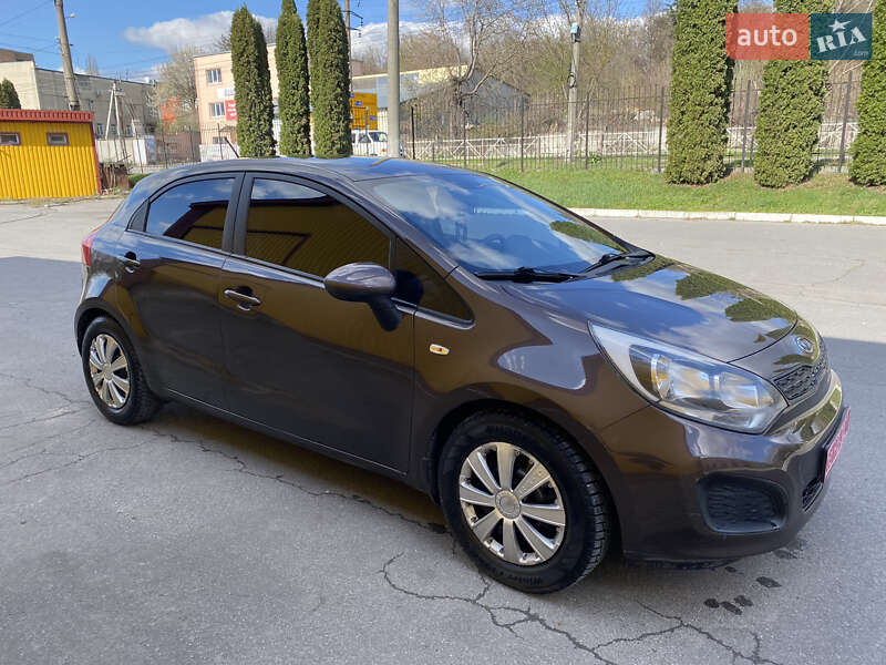 Хетчбек Kia Rio 2012 в 