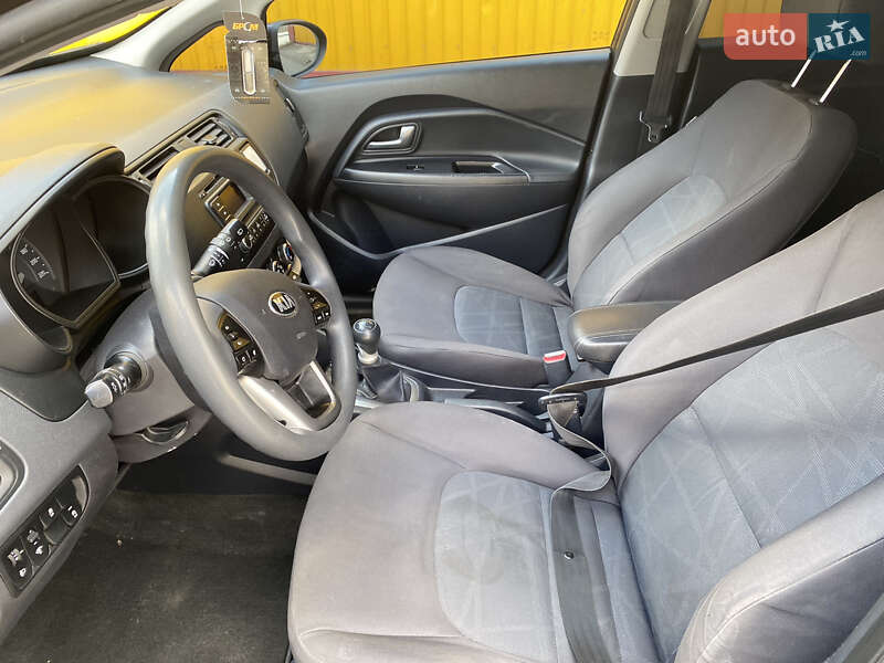 Хэтчбек Kia Rio 2012 в Черновцах