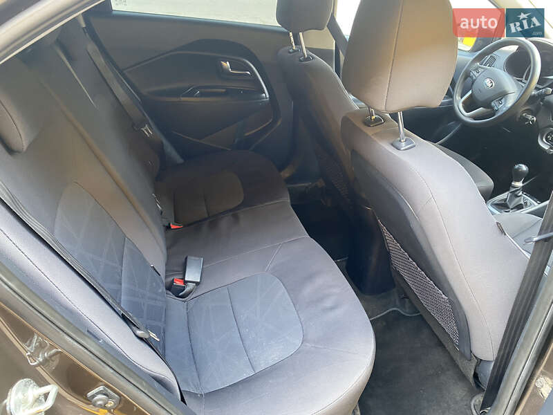 Хэтчбек Kia Rio 2012 в Черновцах