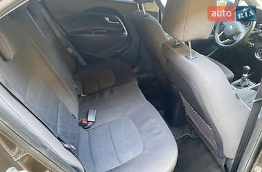 Хетчбек Kia Rio 2012 в 