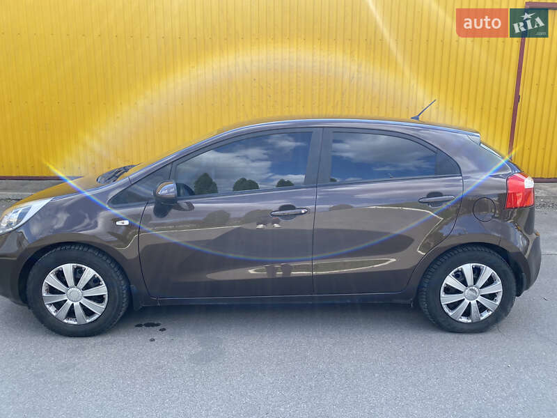 Хэтчбек Kia Rio 2012 в Черновцах