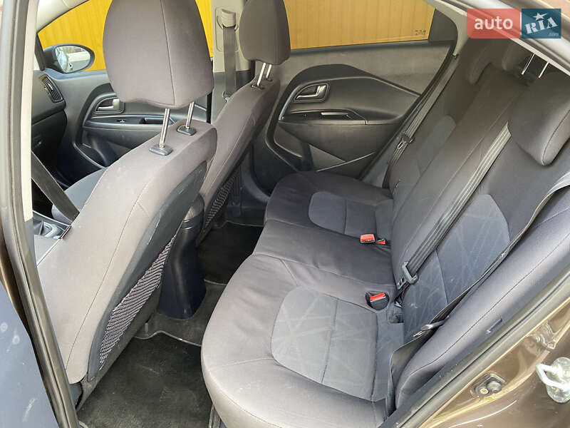 Хэтчбек Kia Rio 2012 в Черновцах