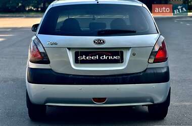 Хэтчбек Kia Rio 2007 в 
