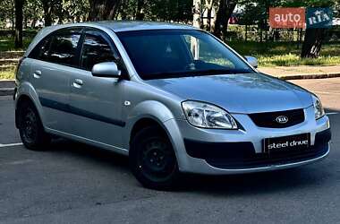 Хэтчбек Kia Rio 2007 в 