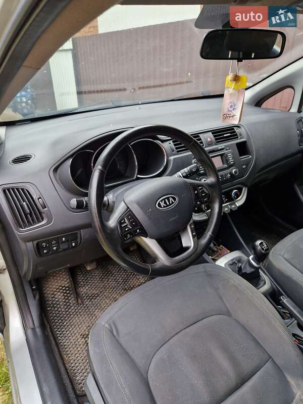 Хетчбек Kia Rio 2011 в Калуші