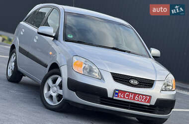 Хэтчбек Kia Rio 2006 в 