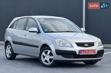 Хэтчбек Kia Rio 2006 в 