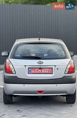 Хэтчбек Kia Rio 2006 в 