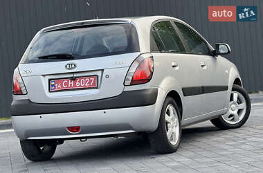 Хэтчбек Kia Rio 2006 в 