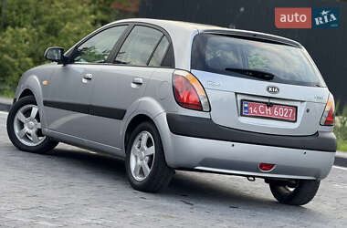 Хэтчбек Kia Rio 2006 в 