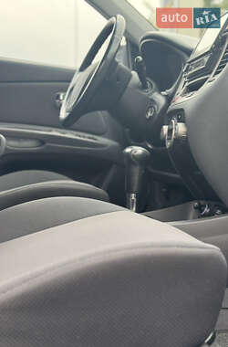Хэтчбек Kia Rio 2006 в 
