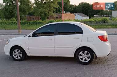Седан Kia Rio 2011 в 