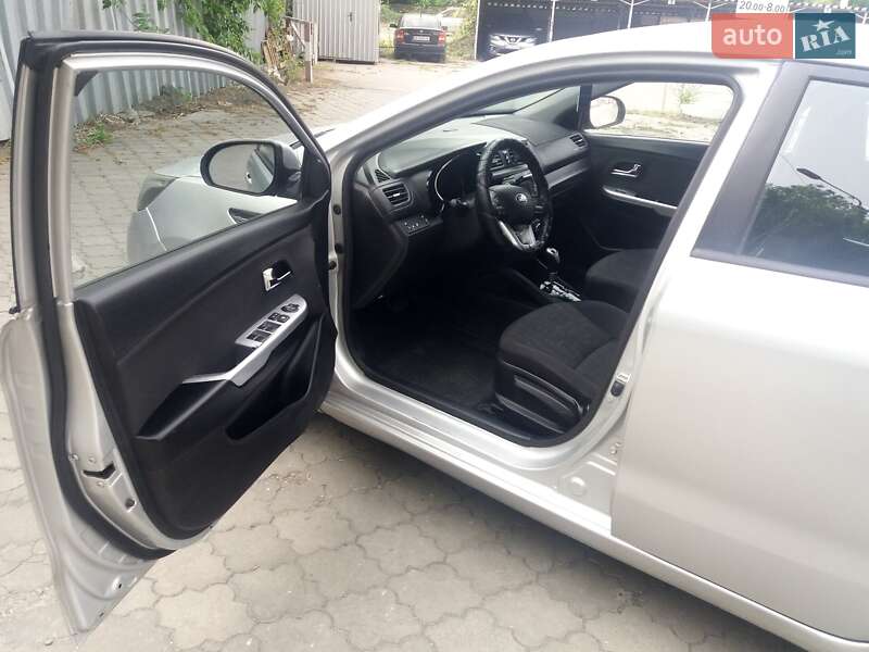 Хэтчбек Kia Rio 2013 в Днепре