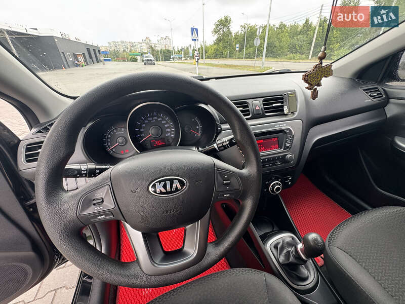 Седан Kia Rio 2013 в Полтаві