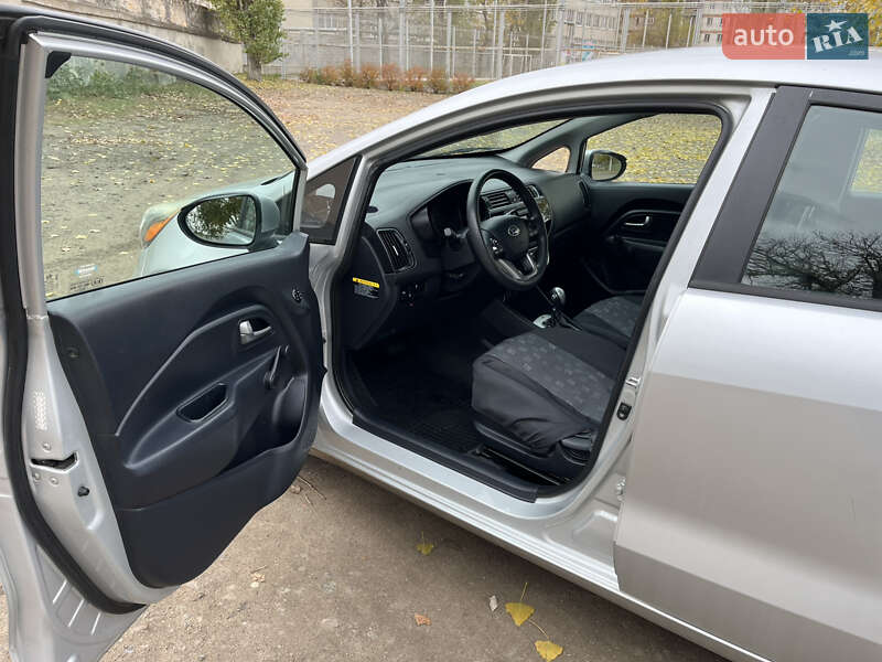 Седан Kia Rio 2015 в Любаре