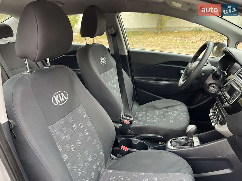 Седан Kia Rio 2015 в Любаре