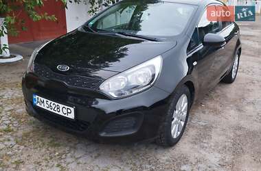 Хэтчбек Kia Rio 2012 в 